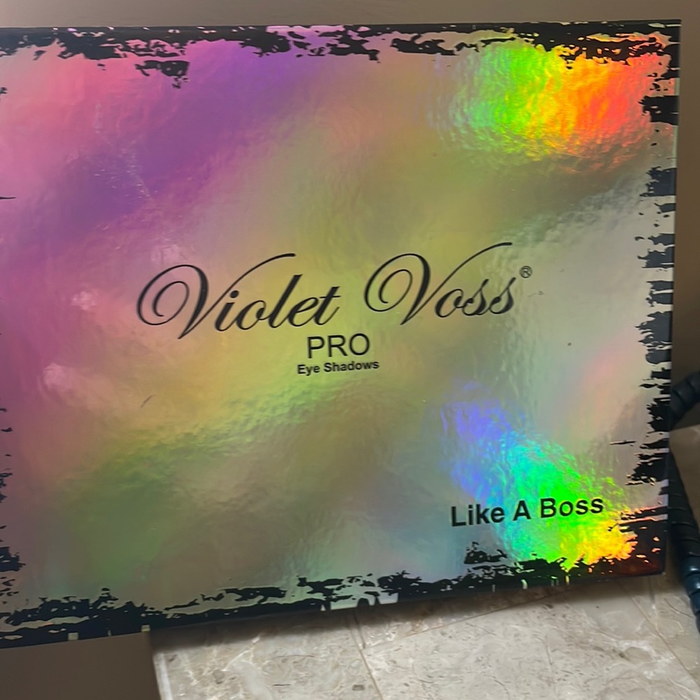 Violet Voss pro eyeshadow palette - Like a Boss
